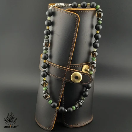 Колье из натуральных камней: Чёрный агат, Нефрит, Дымчатый кварц (раухтопаз), Зелёный гранат (гроссуляр)