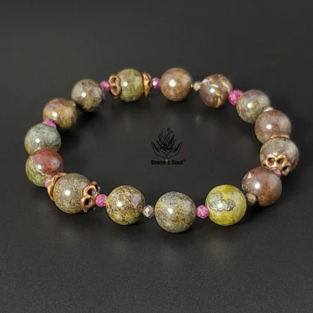 Браслет из натуральных камней: гелиотроп, рубин, пирит