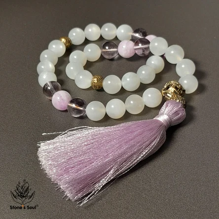 Чётки (33 бусины): беломорит, лавандовый кварц, кунцит