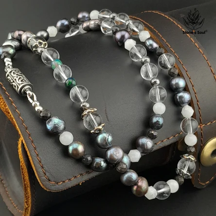 Колье из натуральных камней: Чёрный жемчуг, Прозрачный кварц, Эфиопский благородный опал, Белый нефрит, Лунный камень, Матричный опал