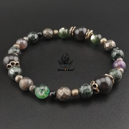 Браслет из натуральных камней: Тектит, Мусковит (фуксит), Серафинит, Синий корунд (сапфир), Пирит, Гагат