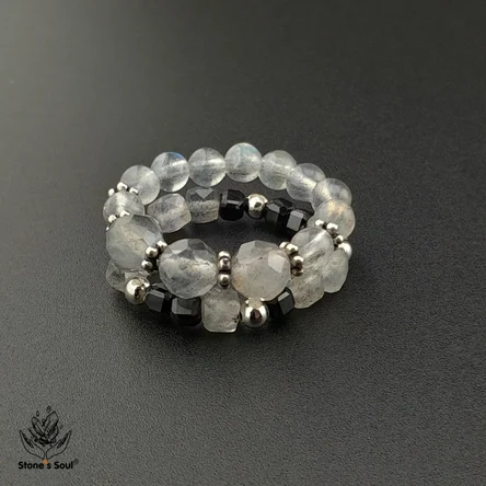 Колечки из натуральных камней: Лабрадорит, Чёрная шпинель